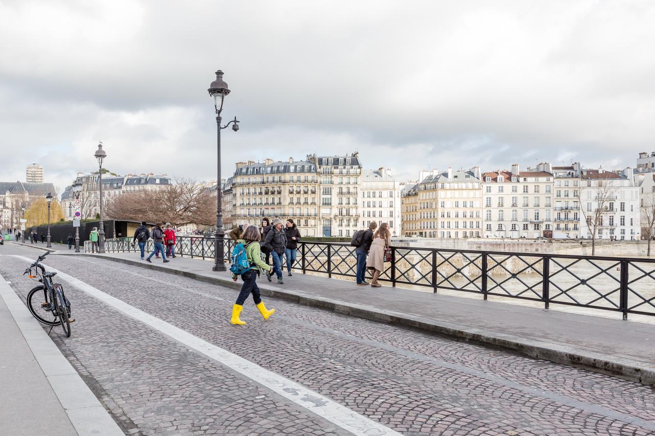 Veeve - Overlooking The Seine On Ile De La Cite Париж Екстериор снимка